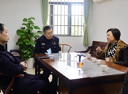 加强党建共建，亲昵警企关系